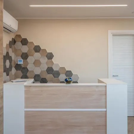 Aparthotel Mirage 3*